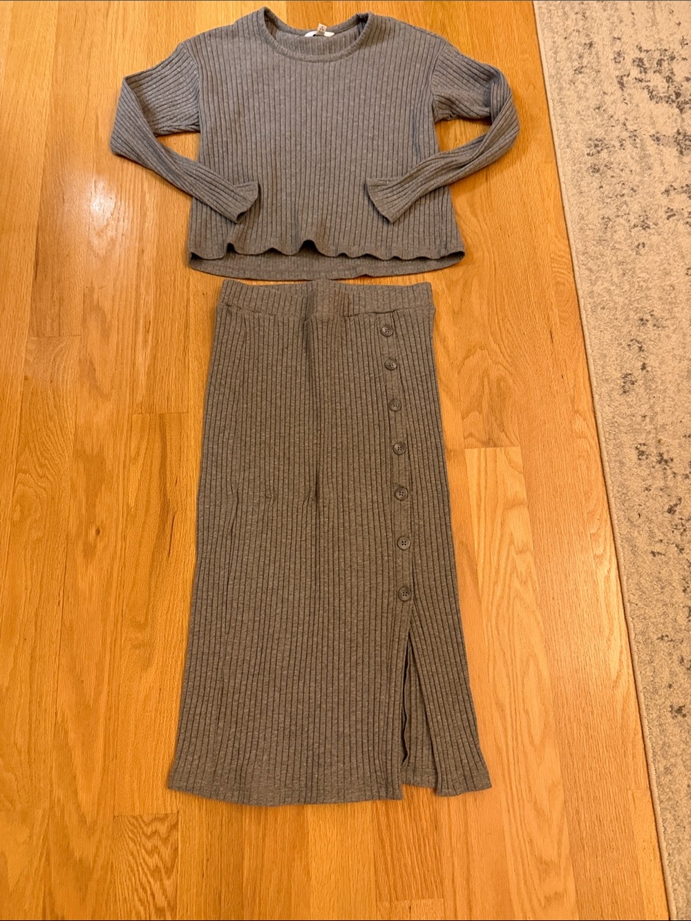 Time and Tru Ribbed Knit Button-Front Skirt Set in Gray